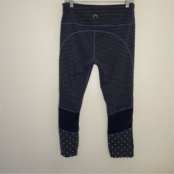 Varley Black and Gray Striped Leggings size large scallop hem - Picture 6 of 8